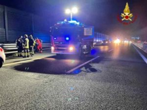 Tragedia sull'A11: moto tamponata da un'auto muoio fidanzati originari di Livorno e Cecina