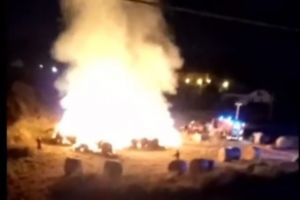 Incendio vicino alle case in via dell'Uliveta (Video). Perini: "situazione di pericolo concretizzata"