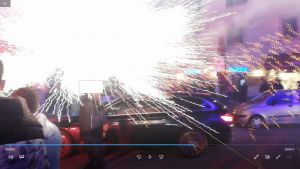 Marocco in semifinale, esplodono "bombe" tra auto e persone, un petardo esplode anche in mano (Il video dell'esplosione)