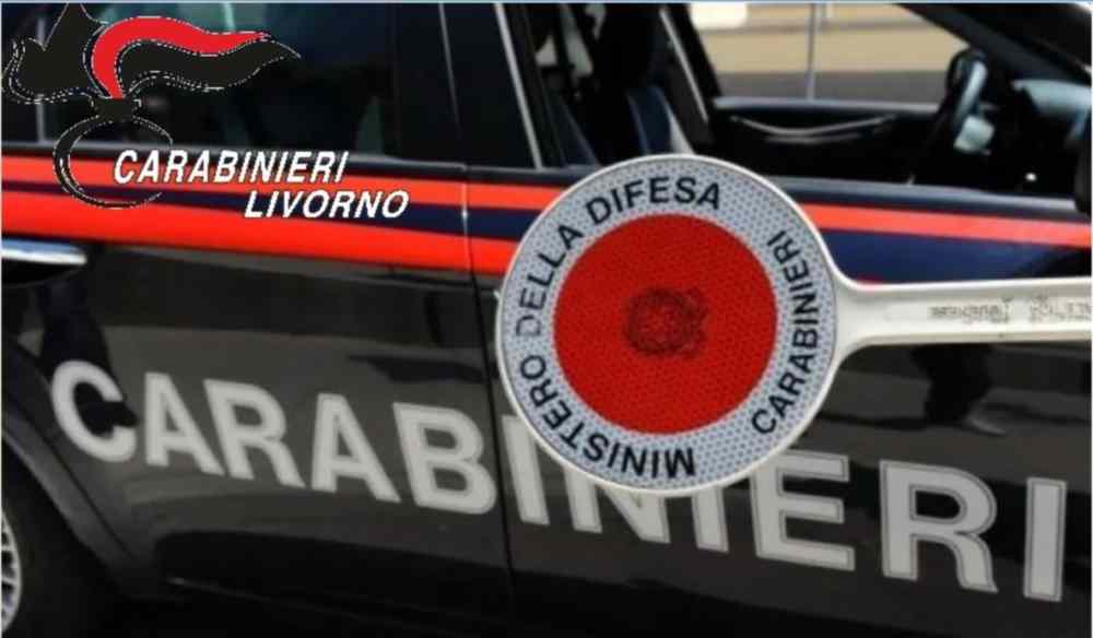 carabinieri 112 auto con logo e paletta - Livornopress