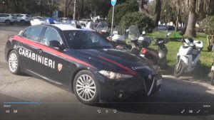 Stazione, denunciato straniero con coltello a serramanico