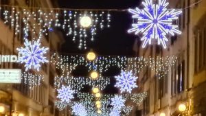 Natale 2025, Confesercenti: acquisti in negozio per 6 livornesi su 10