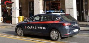 Donna denunciata per furto in Via Grande: merce rubata addosso e altra nelle borse