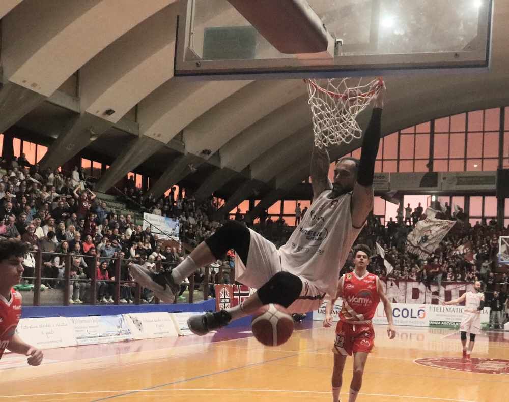 La Libertas vola in solitario in testa alla classifica. Libertas Livorno - Mamy.eu Oleggio 90-59