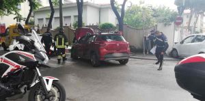 Viale Mameli, scontro tra auto, tre persone in ospedale