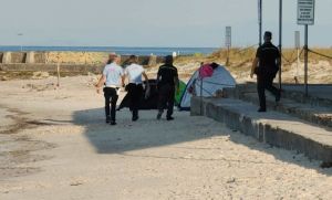 Campeggio abusivo alle Spiagge Bianche, fatte smontare 13 tende e sanzionati gli occupanti