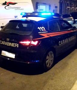 Coppia 30enne denunciata per ricettazione erano su un'auto rubata, l'uomo non aveva neppure la patente