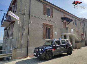 Truffa online, si spacciava per una donna e forniva false generalità, denunciato