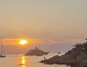 Alaya, il megayacht da 300 milioni di dollari avvistato alla Biodola