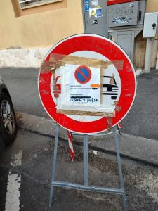 Livorno Lavori al condominio, vietato parcheggiare auto nere accanto a quelle rosse - La segnalazione