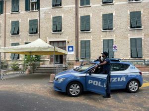 Rosignano Solvay dopo il colloquio tenta di uccidere le assistenti sociali, in carcere un 70enne