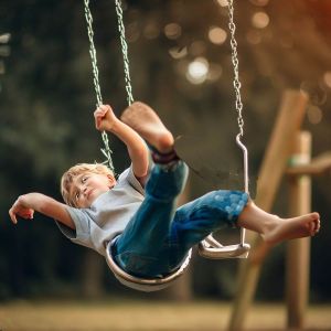 Cadute accidentali nei bambini: come riconoscere i segni di allarme e cosa fare