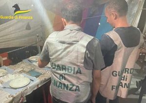 Pesce fresco, niente tasse e carenze igieniche: la Finanza chiude un ristorante abusivo sul lungomare di Cecina