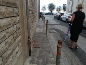 Piolini barriera, Se sul mare o alla posta devi andare da via Del Moro il Comune non ti fa passare