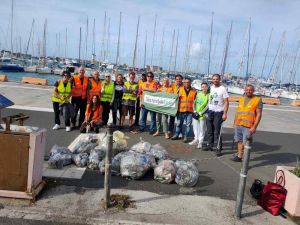 Pulizia ecologica al Porto Mediceo con Mr. Green, Nina Palermo e Sostenibiliamo. Scarsa affluenza di livornesi all'iniziativa di AdSP