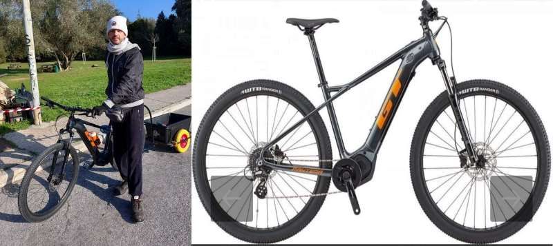 Rubata la bicicletta di Mister Green, l’ambientalista che pulisce il verde pubblico