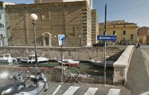 28enne in stato di alterazione cade dalla spalletta dei fossi