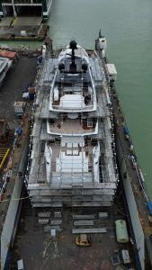 In bacino a Livorno lo splendido Alchemist, 62 metri della Sanlorenzo