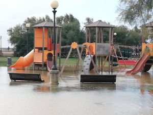 Maltempo Livorno, il parco della Terrazza Mascagni diventa un lago