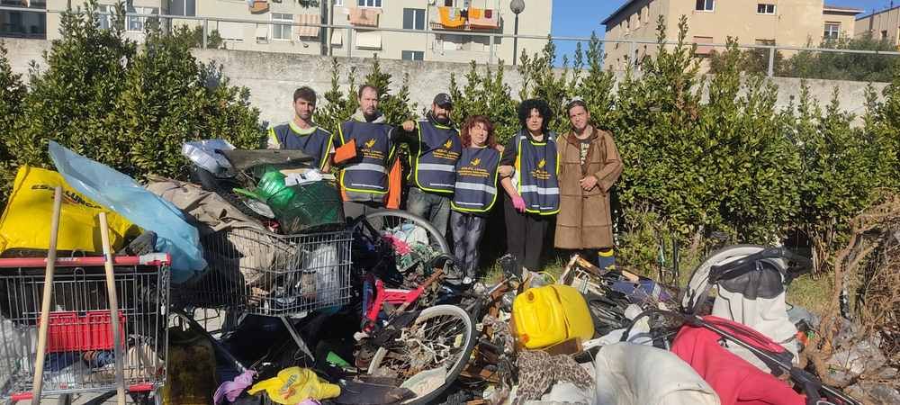 Libertà: Ata Pc pulisce il parcheggio è una discarica a cielo aperto e la domenica quando gioca il Livorno ci vuotano i furgoni