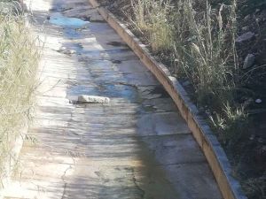 Rio Maggiore: voragini nel cemento, smottamento e detriti dal ponte di Salviano alla bretella