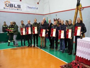 Croci di anzianità, il diploma e attestati di elogio ai vigili del fuoco di Livorno