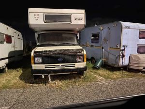 Roulotte ai Tre Ponti, una già rimossa e l'altra è in programma