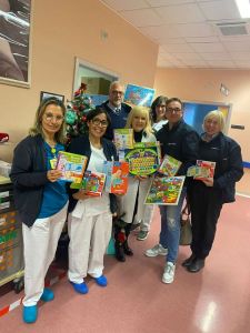Cecina, lavoratori at Babbi Natale dai bambini in ospedale