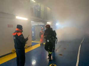 Traghetto Moby in fiamme, maxi esercitazione nel porto di Portoferraio