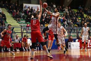 La Libertas piega un coriaceo Piacenza: 82-75