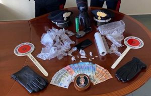 Nascondeva droga e soldi in auto, arrestato 34enne tunisino