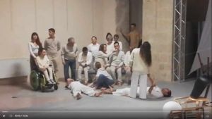 "La fiamma resta accesa", un turbinio di emozioni per uno spettacolo oltre i limiti delle barriere