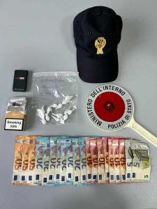 Tunisino spaccia nei pressi del parco della chiesa, arrestato