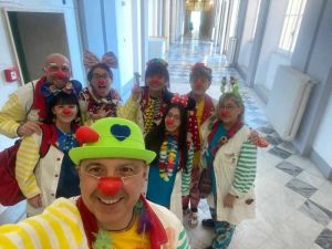 Clown di Corsia: Risate e Sorrisi come Terapia Ospedaliera