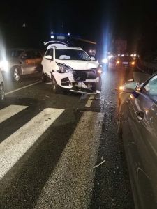 Incidente a Quercianella, coinvolto pedone e tre auto, quattro feriti