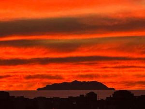 Spettacolo labronico, cielo rosso fuoco 