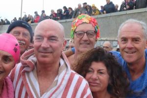 Tuffo di capodanno 2024 anche il Sindaco Salvetti in acqua gruppi riuniti.. lo avevo promesso (Video)