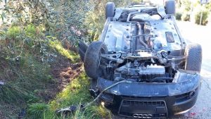 Incidente a Lacona, Isola d'Elba: Auto si Ribalta, Conducente Soccorso con Elicottero