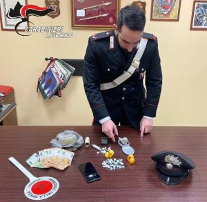 Sequestrato oltre mezzo chilo di droga ad un 30enne notato fuori da un bar