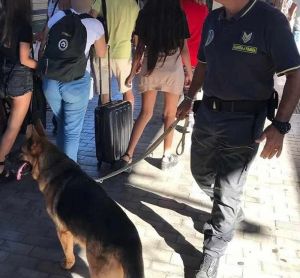 A scuola con con dosi di hashish, denunciato minore