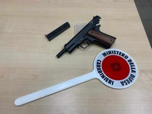 Spari a salve di capodanno su Instagram, i carabinieri denunciano i responsabili