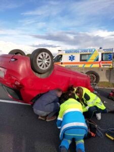 Auto si ribaltata in Variante Aurelia