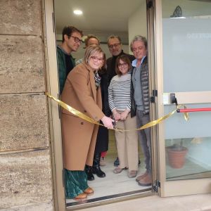 Taglio Nastro centro blu cammello