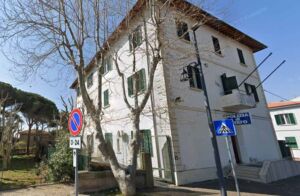 Tragedia a Rosignano, gravissima poliziotta di 29 anni