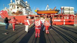 Sbarco migranti: Croce Rossa Livorno in azione, le immagini delle operazioni di accoglienza
