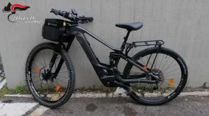 Tenta di vendere e-bike, fermato da carabiniere fuori servizio