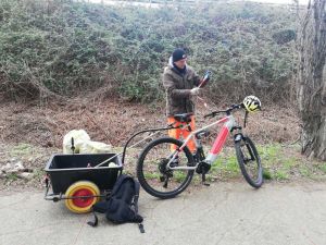 Emergenza ambientale nel parco di via delle Viole: Mister Green interviene ma è una goccia nel mare
