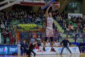 La Libertas regola Salerno 70-50