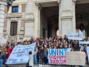 Scuola, Cgil Un insegnante di sostegno su due è precario, specializzandi in presidio a Roma
