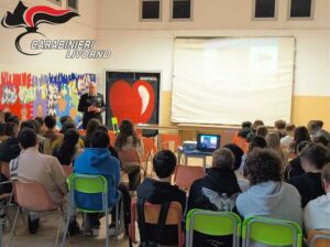 Lezioni di legalità, i carabinieri incontrano gli studenti